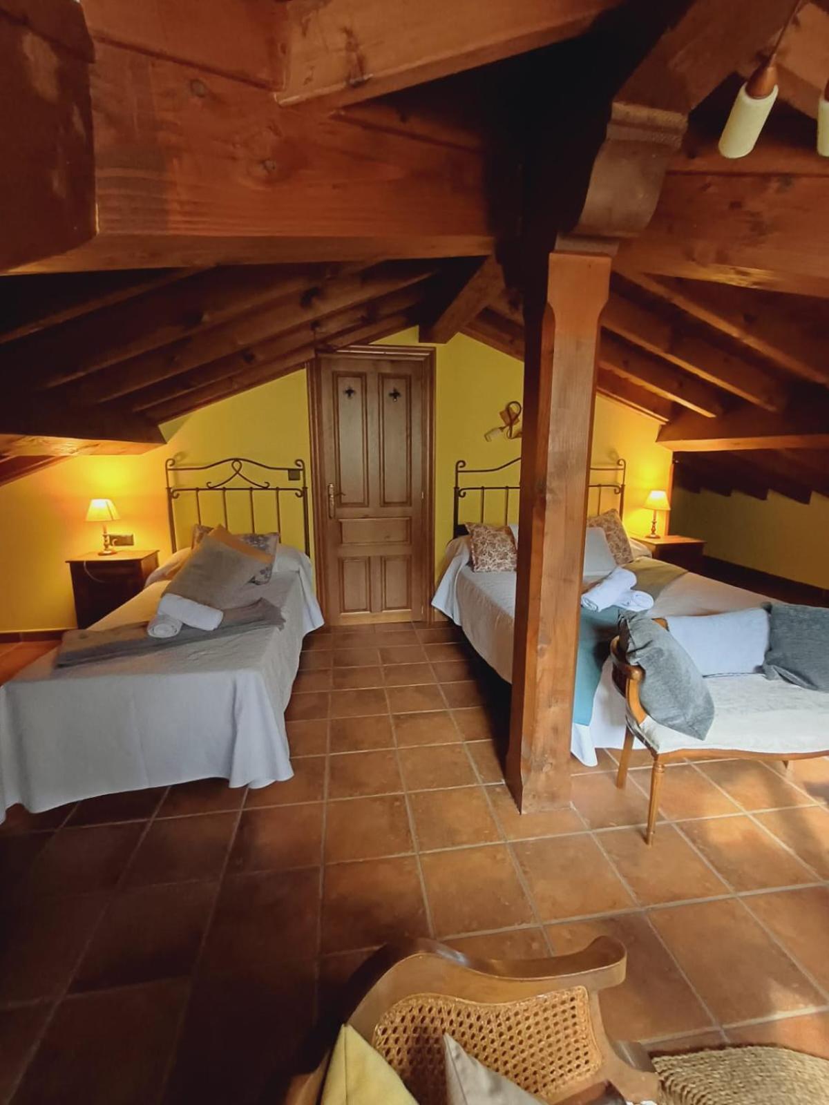 El Portal Del Abuelo Lejlighed Arenas De Cabrales Eksteriør billede