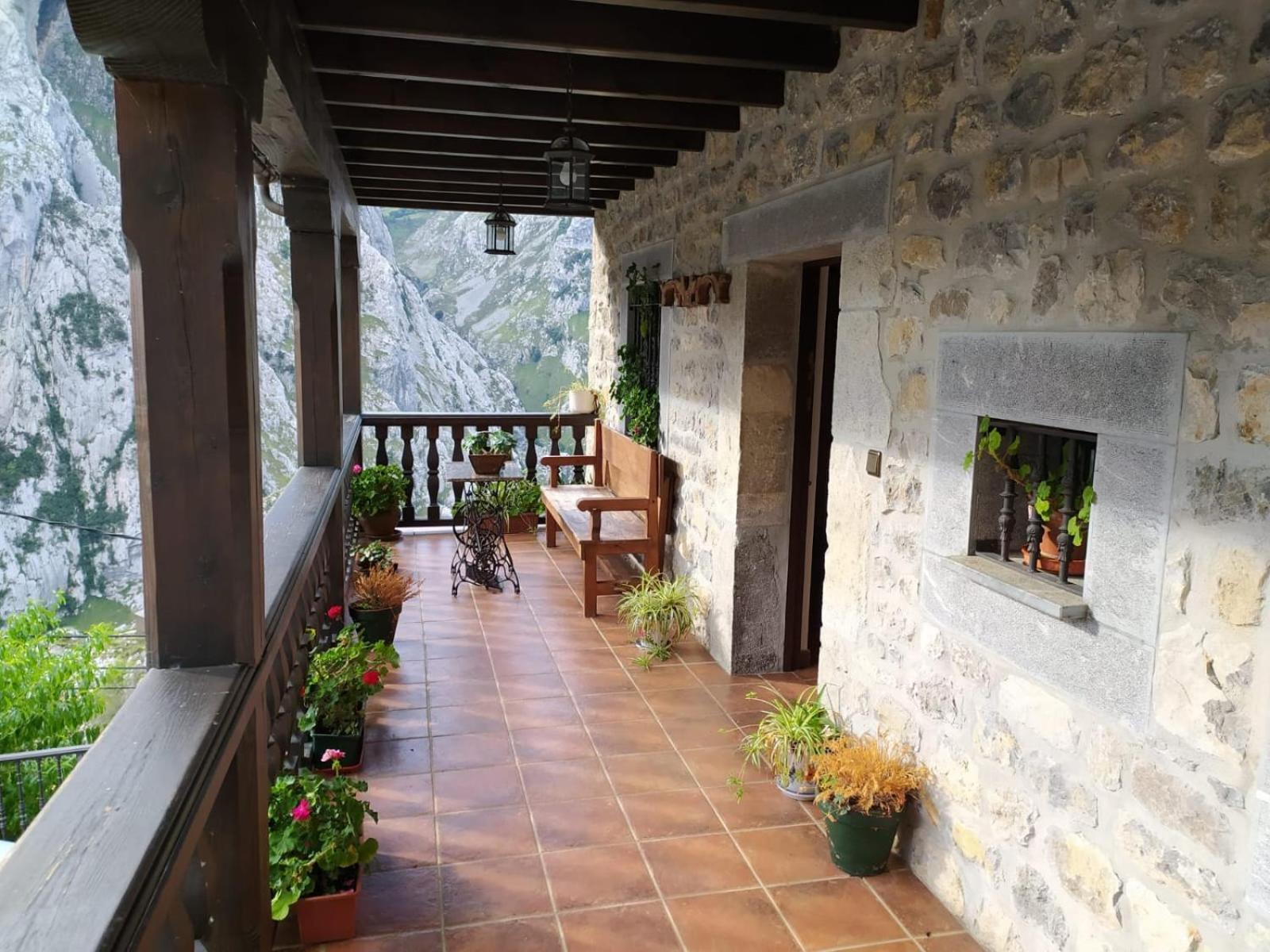 El Portal Del Abuelo Lejlighed Arenas De Cabrales Eksteriør billede