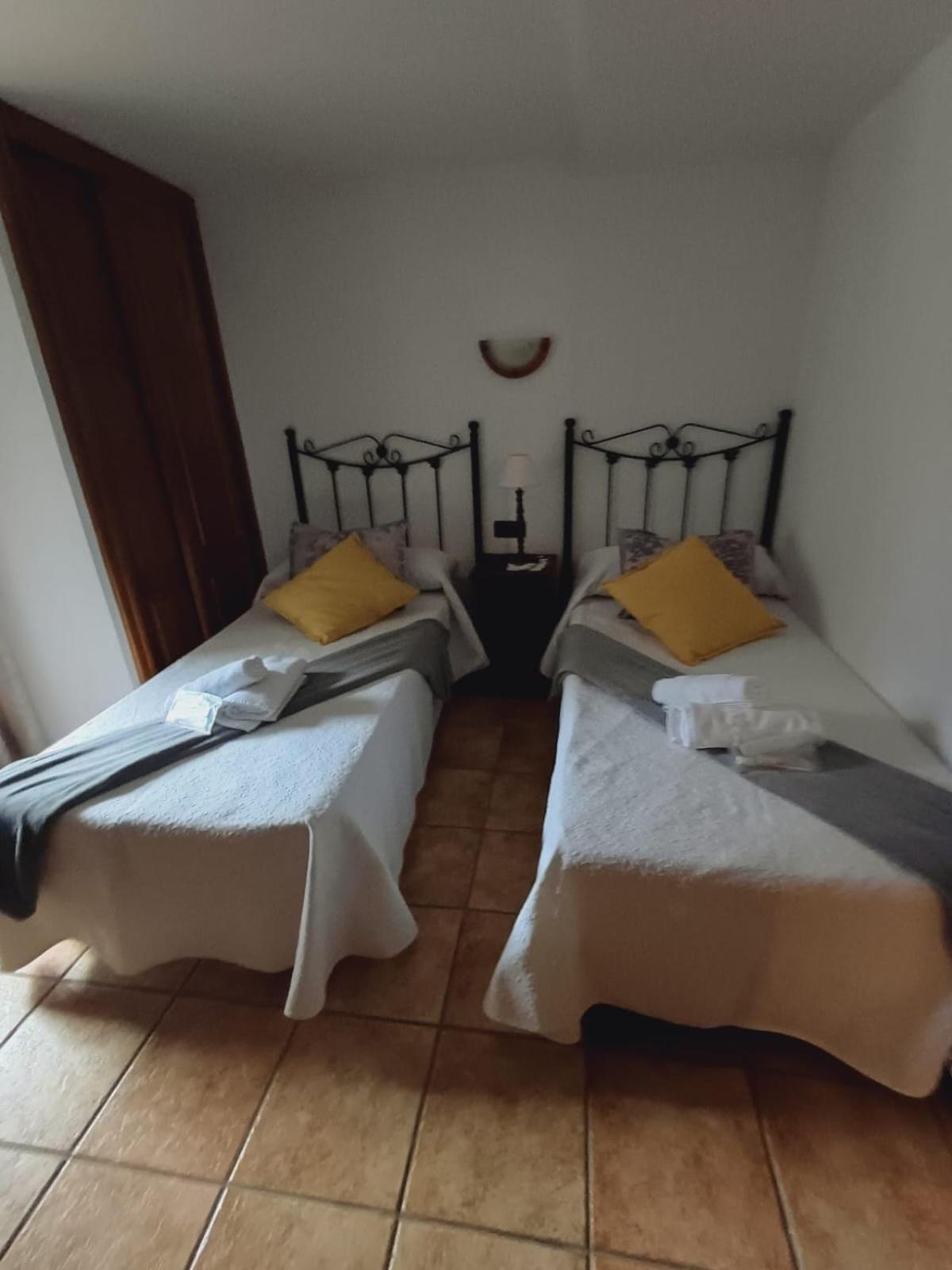 El Portal Del Abuelo Lejlighed Arenas De Cabrales Eksteriør billede