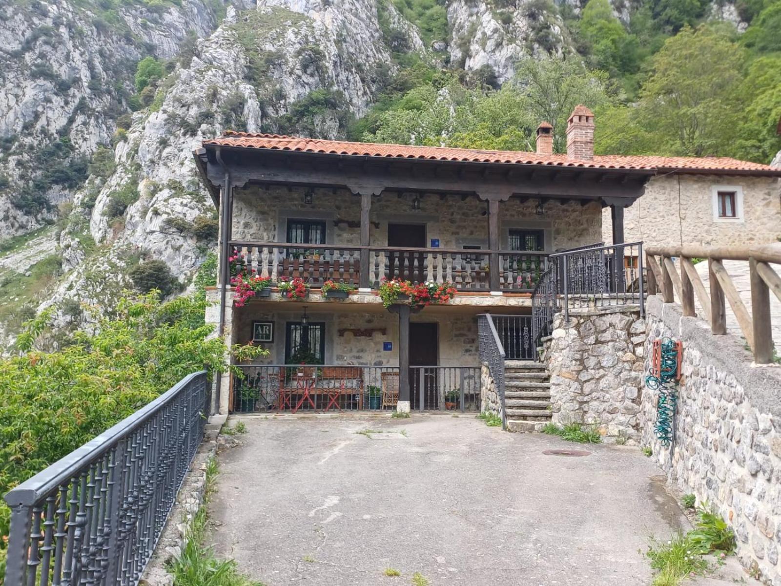 El Portal Del Abuelo Lejlighed Arenas De Cabrales Eksteriør billede